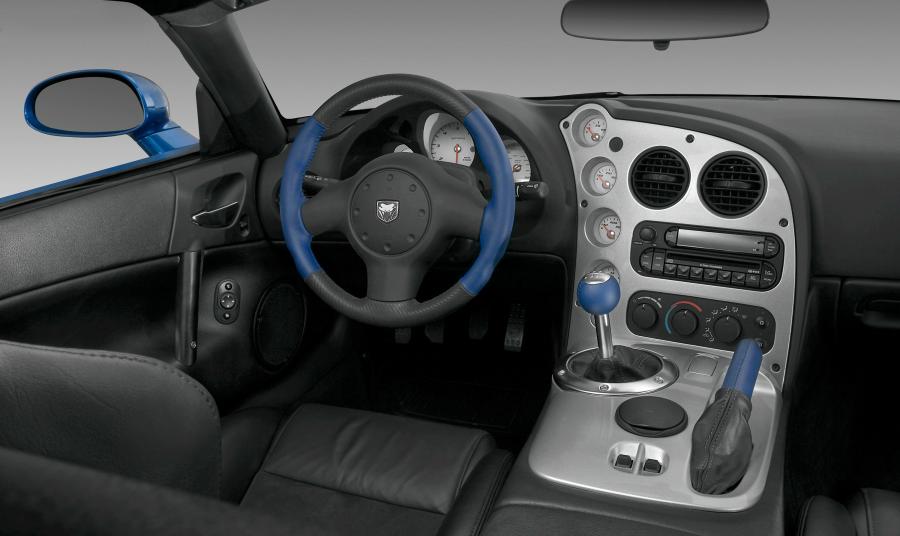 Интерьер Dodge Viper SRT10 Coupe 2006 года  (фото 2 из 31)